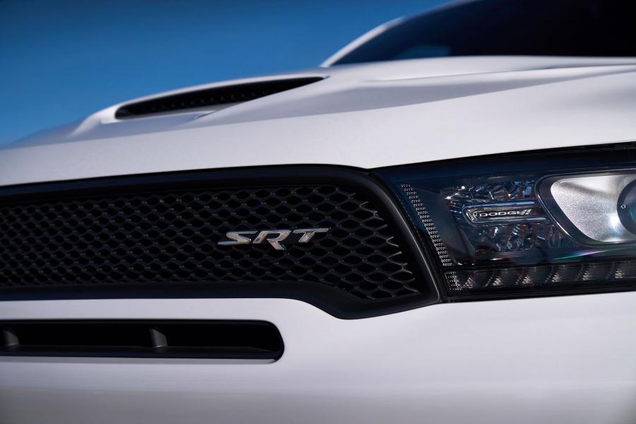 Логотип Dodge Durango SRT (WD) 2017 года  (фото 6 из 100)